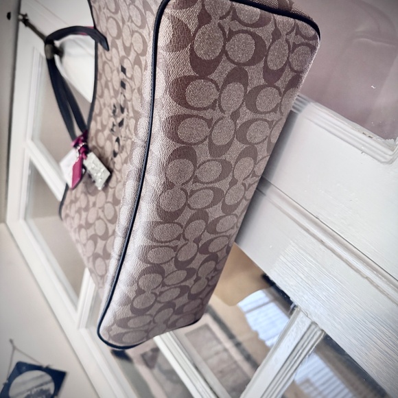 NWT Coach New York Tote Tan Brown Black & Red w/Dust Bag - Picture 7 of 13